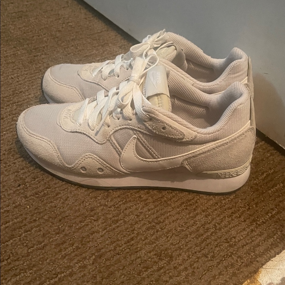 Nike Light Gray Athletic Shoes